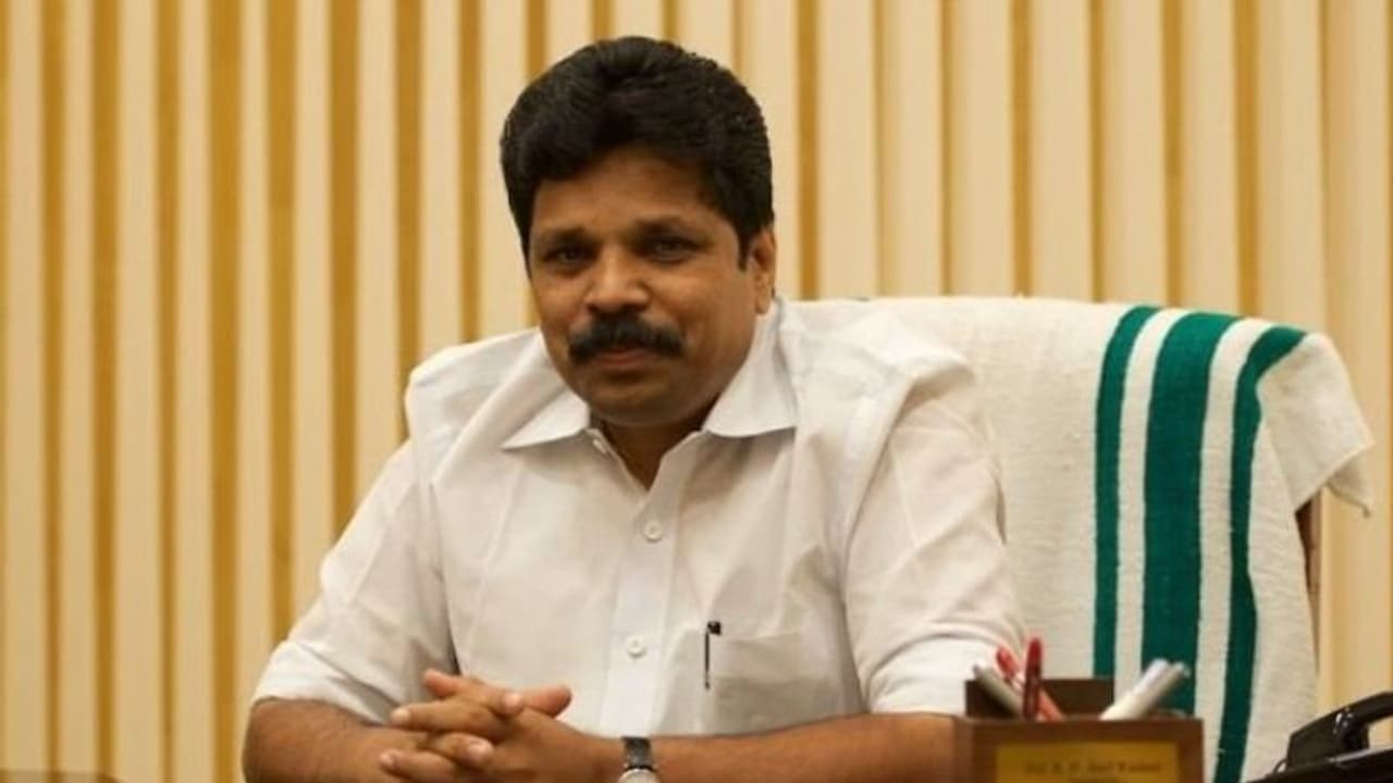 സോളാർ പീഡന കേസ്; മുൻ മന്ത്രി എ പി അനിൽ കുമാറിനും സിബിഐയുടെ ക്ലീൻ ചിറ്റ്, കോടതിയിൽ റിപ്പോർട്ട് നൽകി