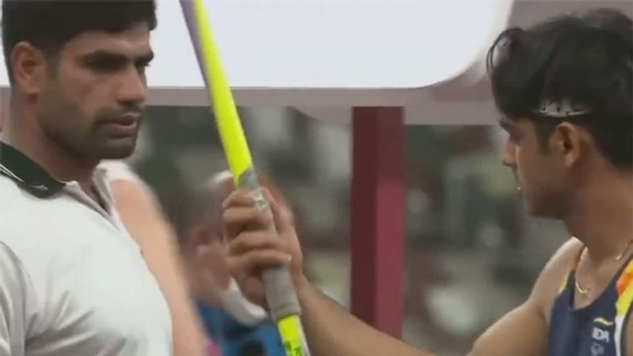 पाकिस्तानी एथलीट की social media पर फजीहत होते देख गोल्डन बॉय ने हाथ जोड़कर लोगों से की ये विनती पाकिस्तानी एथलीट की social media पर फजीहत होते देख गोल्डन बॉय ने हाथ जोड़कर लोगों से की ये विनती