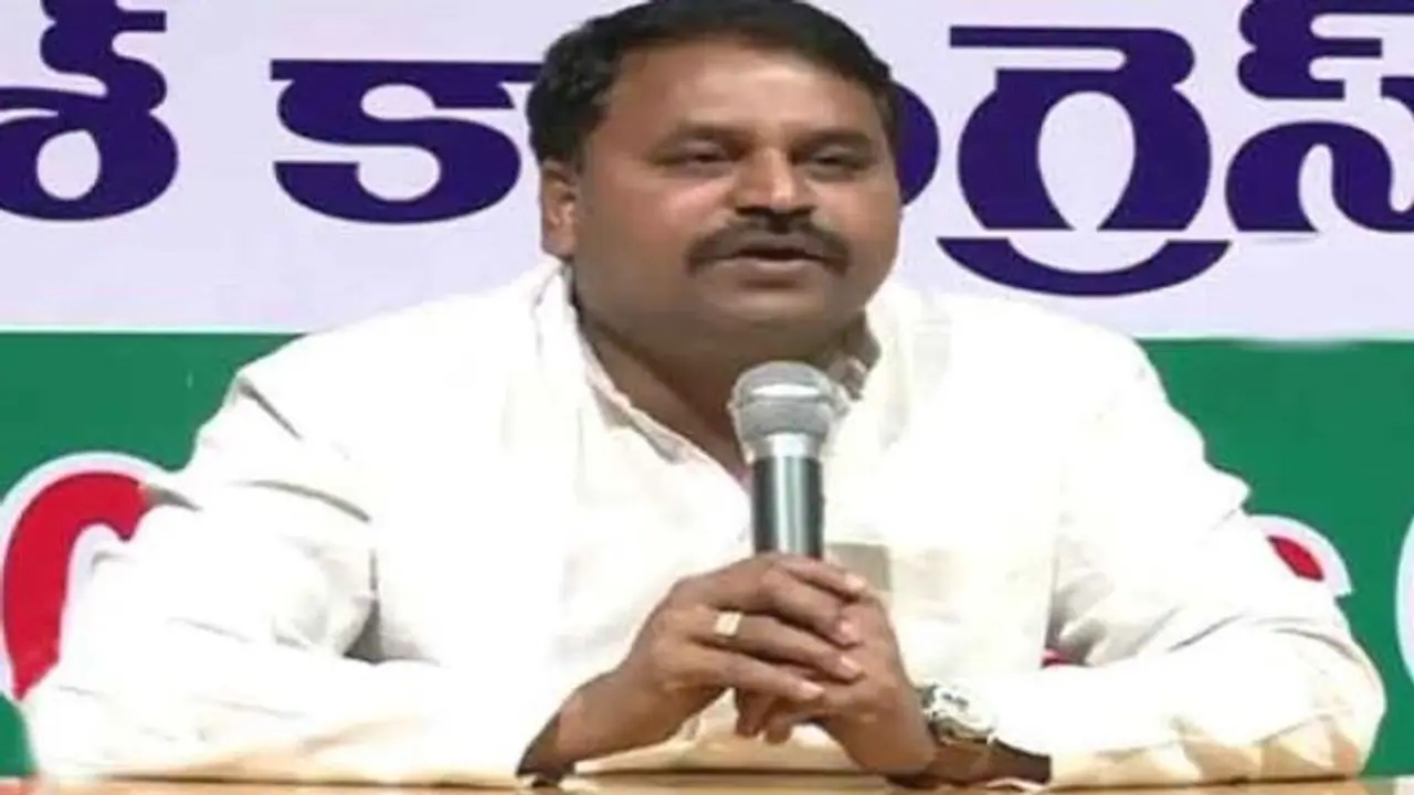 తెలంగాణ కాంగ్రెస్లో రోజుకో గొడవ: మర్రి శశిధర్ రెడ్డి వ్యాఖ్యలకు అద్దంకి దయాకర్ కౌంటర్ తెలంగాణ కాంగ్రెస్లో రోజుకో గొడవ: మర్రి శశిధర్ రెడ్డి వ్యాఖ్యలకు అద్దంకి దయాకర్ కౌంటర్