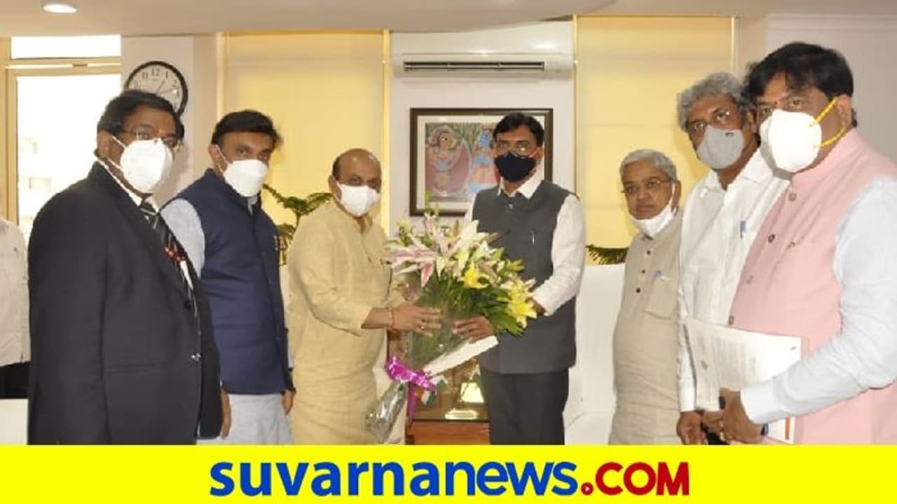 ಕೇಂದ್ರ ಆರೋಗ್ಯ ಸಚಿವರ ಭೇಟಿಯಾದ ಕರ್ನಾಟಕ ಸಿಎಂ ಬೊಮ್ಮಾಯಿ! ಕೇಂದ್ರ ಆರೋಗ್ಯ ಸಚಿವರ ಭೇಟಿಯಾದ ಕರ್ನಾಟಕ ಸಿಎಂ ಬೊಮ್ಮಾಯಿ!