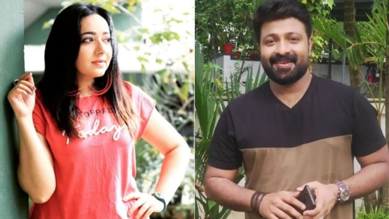 നടി ചന്ദ്ര ലക്ഷ്മണ് വിവാഹിതയാവുന്നു; വരന് 'സ്വന്തം സുജാത'യിലെ സഹതാരം ടോഷ് ക്രിസ്റ്റി നടി ചന്ദ്ര ലക്ഷ്മണ് വിവാഹിതയാവുന്നു; വരന് 'സ്വന്തം സുജാത'യിലെ സഹതാരം ടോഷ് ക്രിസ്റ്റി