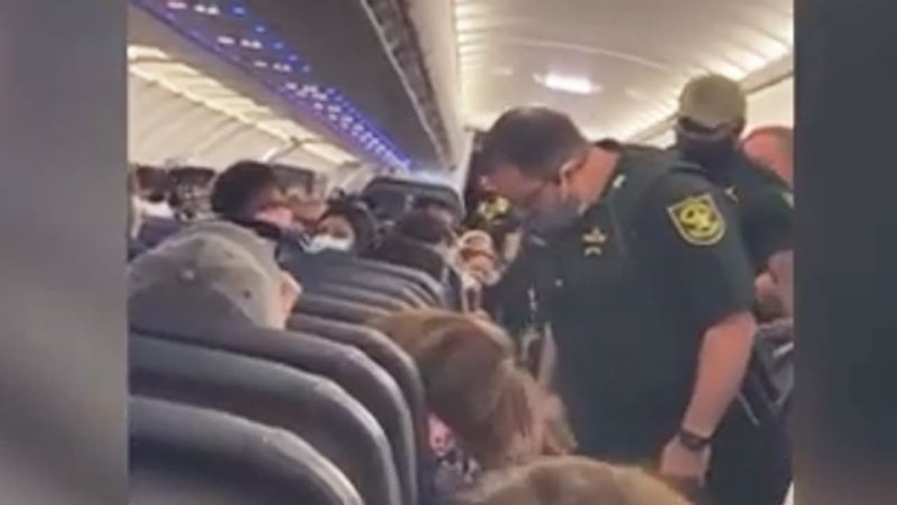 Woman lights up cigarette on plane and starts smoking; find out what happened next Woman lights up cigarette on plane and starts smoking; find out what happened next