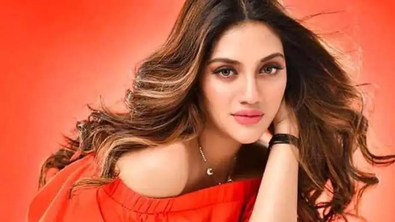 ১২ দিনের সন্তানকে বাড়িতে রেখেই কাজে ফিরছেন নুসরত, মা হওয়ার পর প্রথমবার জনসমক্ষে অভিনেত্রী ১২ দিনের সন্তানকে বাড়িতে রেখেই কাজে ফিরছেন নুসরত, মা হওয়ার পর প্রথমবার জনসমক্ষে অভিনেত্রী