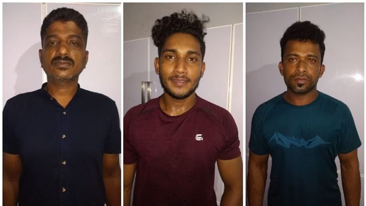 കരിപ്പൂര് സ്വര്ണ്ണക്കടത്ത് കവര്ച്ചക്കേസ്: പെരുച്ചാഴി ആപ്പു അടക്കം 3 പേര് അറസ്റ്റില് കരിപ്പൂര് സ്വര്ണ്ണക്കടത്ത് കവര്ച്ചക്കേസ്: പെരുച്ചാഴി ആപ്പു അടക്കം 3 പേര് അറസ്റ്റില്