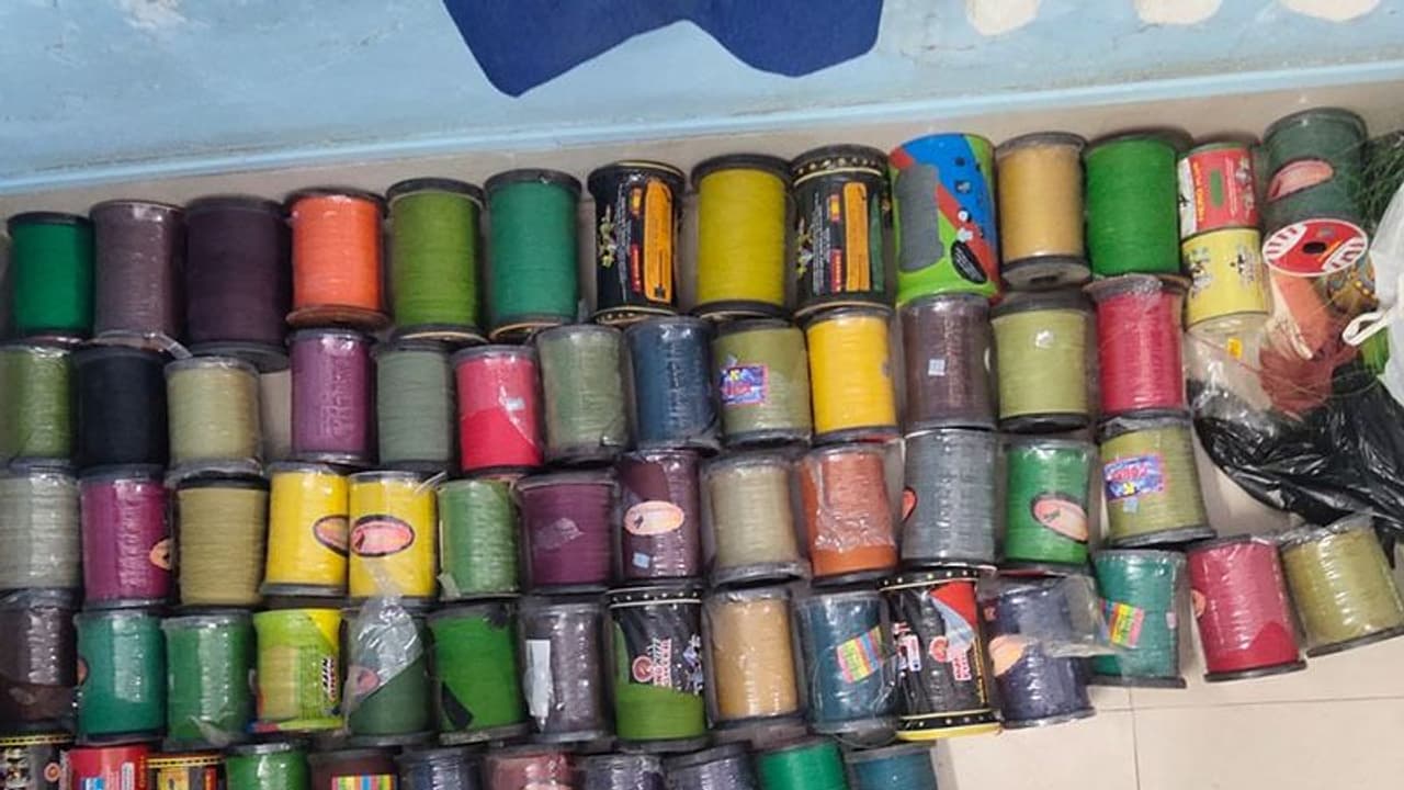 చిన్నారి మెడను కోసిన చైనా మాంజా.. తండ్రితో బైక్ మీద వెడుతుంటే విషాదం.. చిన్నారి మెడను కోసిన చైనా మాంజా.. తండ్రితో బైక్ మీద వెడుతుంటే విషాదం..