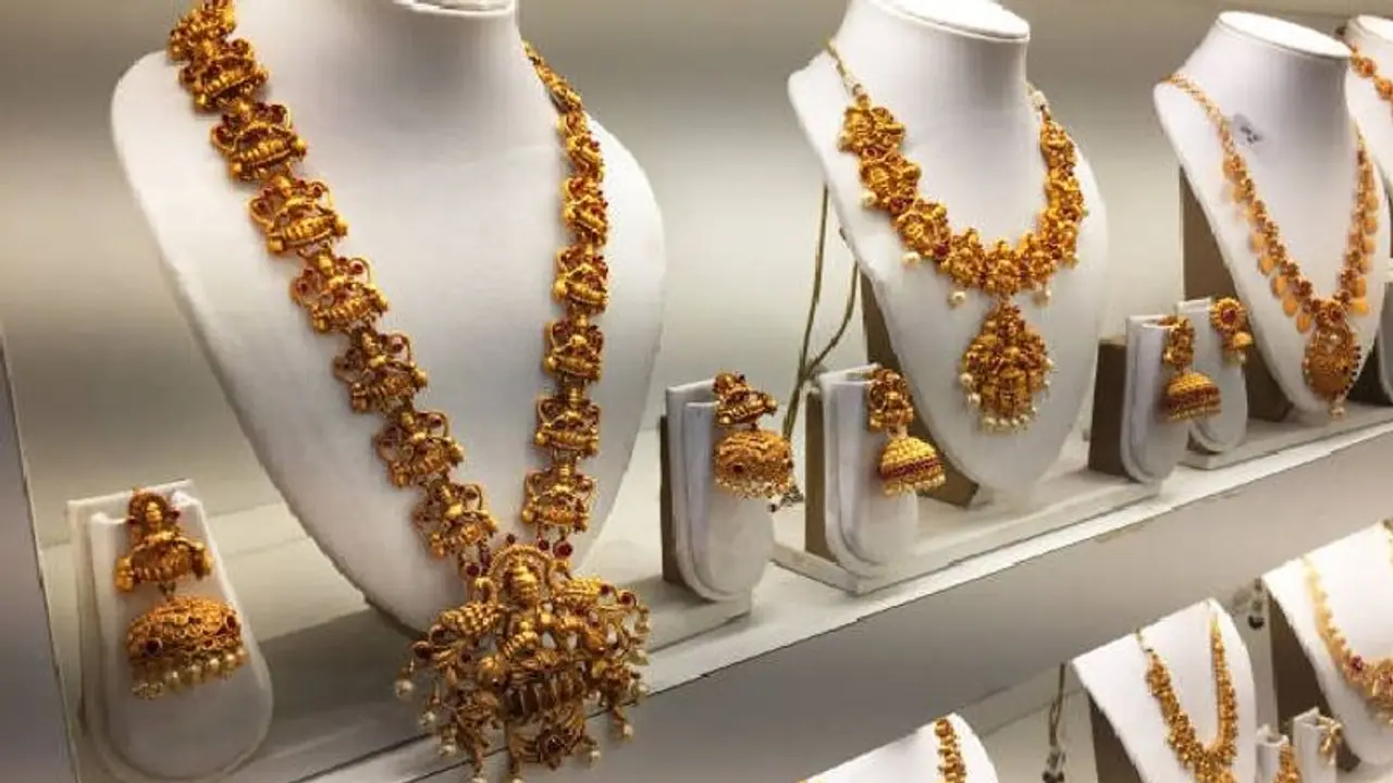 Gold, silver price today, November 5: Yellow metal rate remains stable, silver rate on the rise Gold, silver price today, November 5: Yellow metal rate remains stable, silver rate on the rise