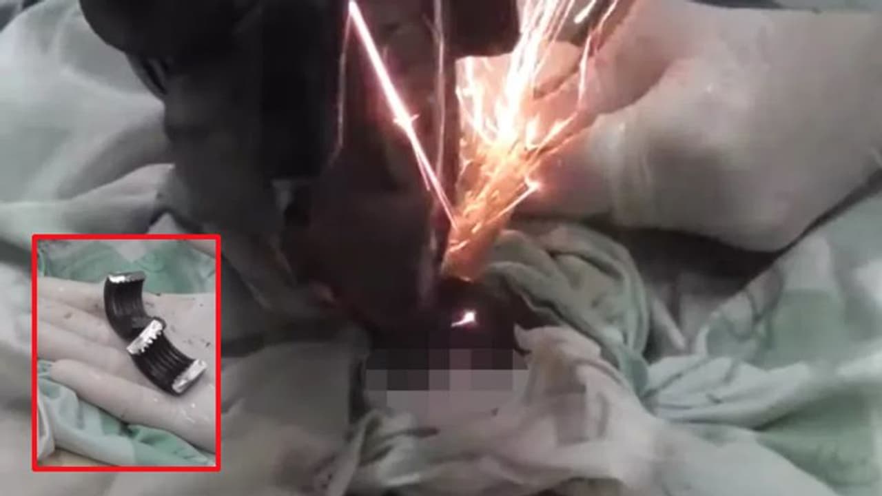 रात को सोते समय चुपके से पत्नी ने पति के प्राइवेट पार्ट में क्यों फंसाया नट, जानें चौंकाने वाली वजह रात को सोते समय चुपके से पत्नी ने पति के प्राइवेट पार्ट में क्यों फंसाया नट, जानें चौंकाने वाली वजह