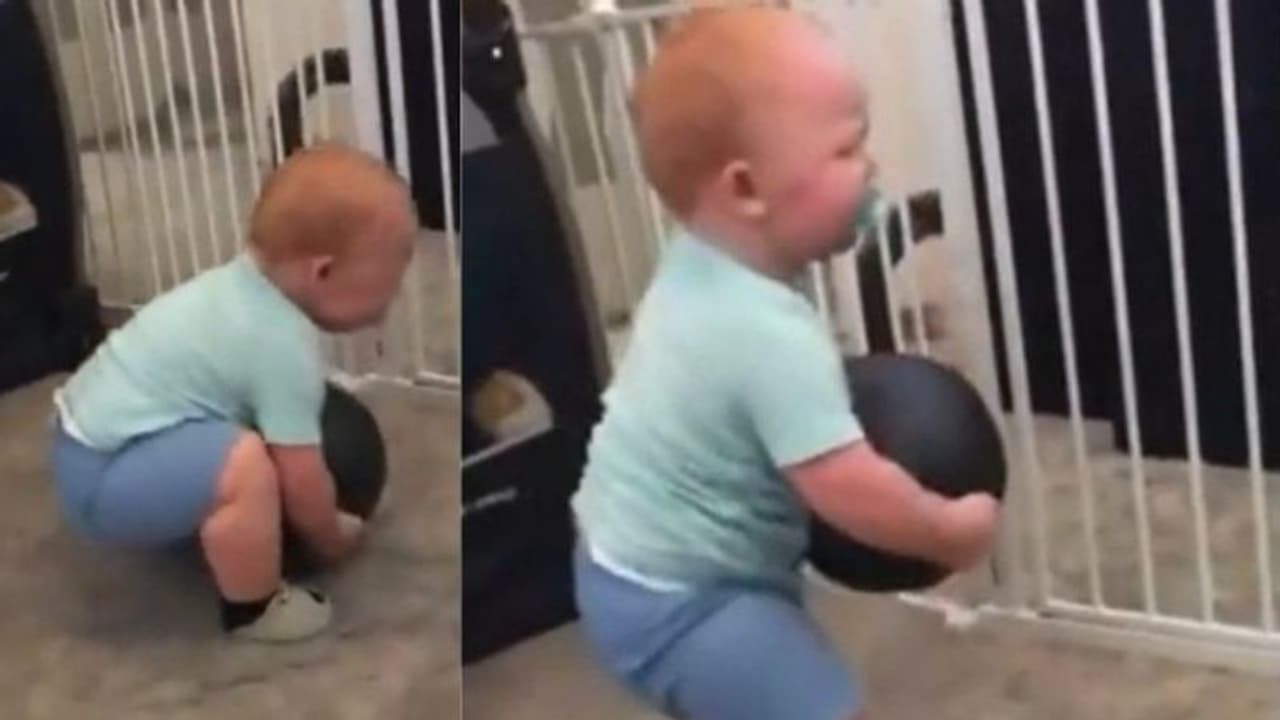 ആറ് കിലോ ഭാരമുള്ള പന്ത് ഉയർത്തുന്ന ഒരുവയസുകാരന്; വൈറലായി വീഡിയോ ആറ് കിലോ ഭാരമുള്ള പന്ത് ഉയർത്തുന്ന ഒരുവയസുകാരന്; വൈറലായി വീഡിയോ