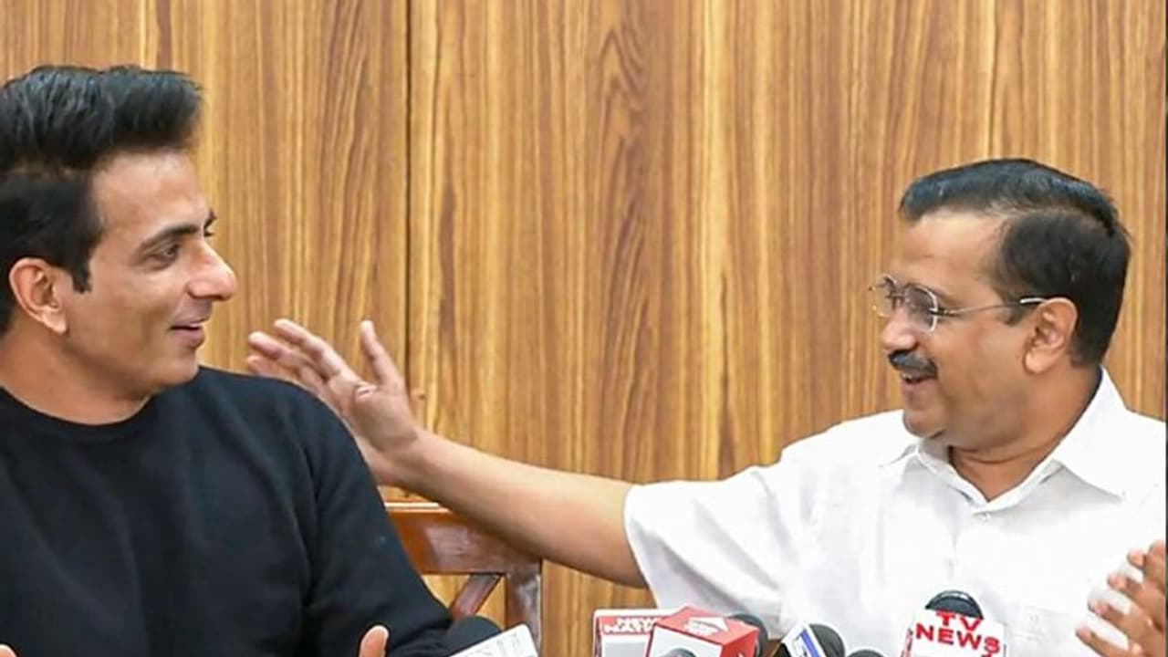 अरविंद केजरीवाल तीसरी बार आम आदमी पार्टी के संयोजक, तीसरे कार्यकाल के लिए कराया संविधान संशोधन अरविंद केजरीवाल तीसरी बार आम आदमी पार्टी के संयोजक, तीसरे कार्यकाल के लिए कराया संविधान संशोधन