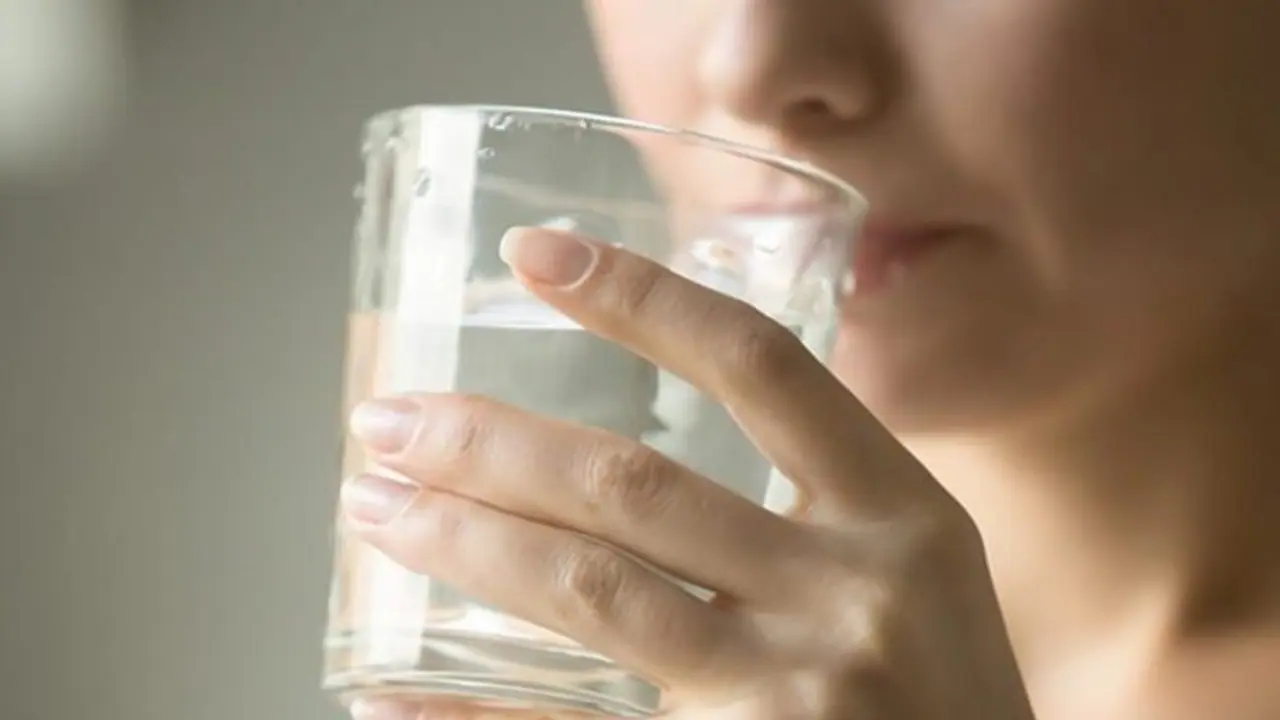 ദിവസവും എത്ര ​​ഗ്ലാസ് വെള്ളം കുടിക്കണം...?