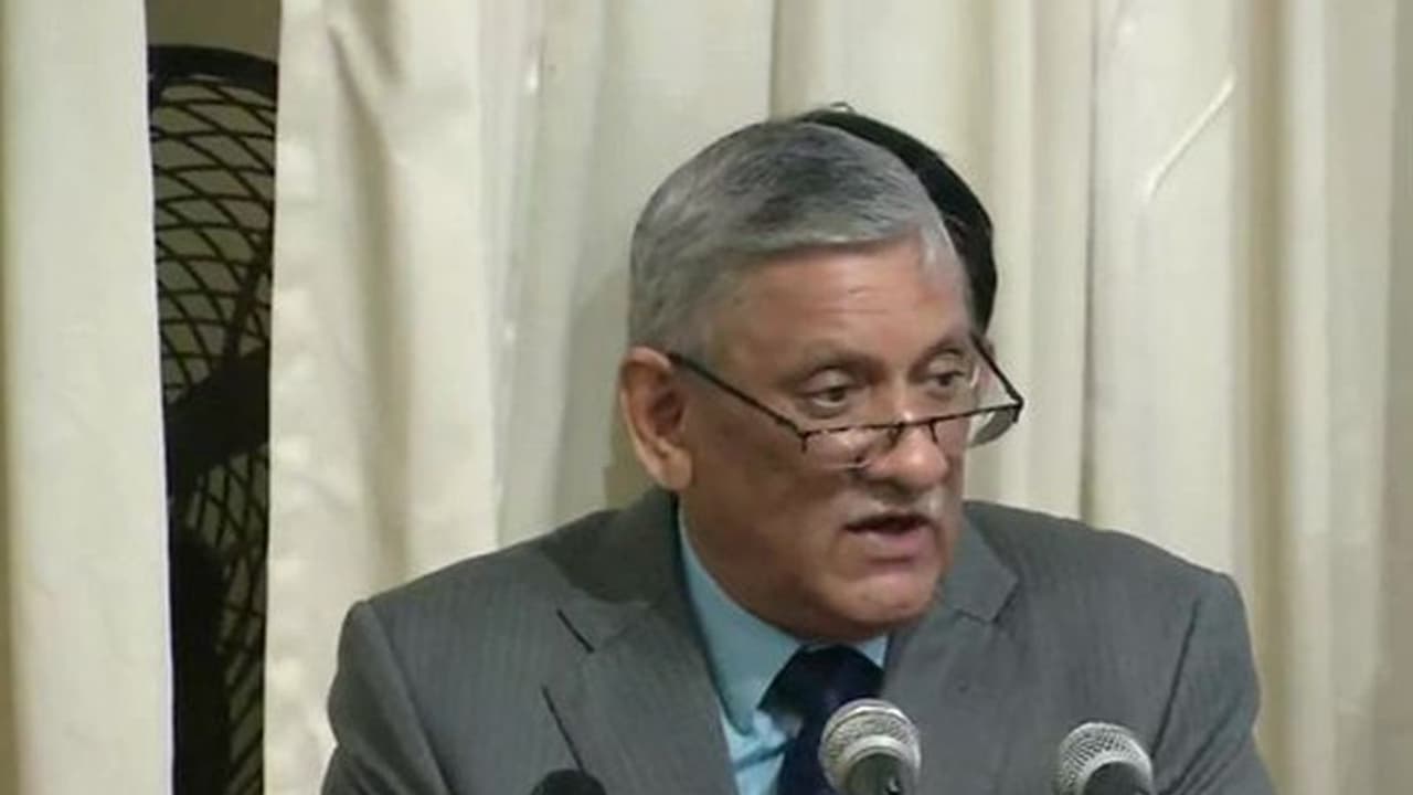 CDS बिपिन रावत ने कहा भविष्य के युद्ध जीतने के लिए भारत आयात पर निर्भर नहीं हो सकता CDS बिपिन रावत ने कहा भविष्य के युद्ध जीतने के लिए भारत आयात पर निर्भर नहीं हो सकता