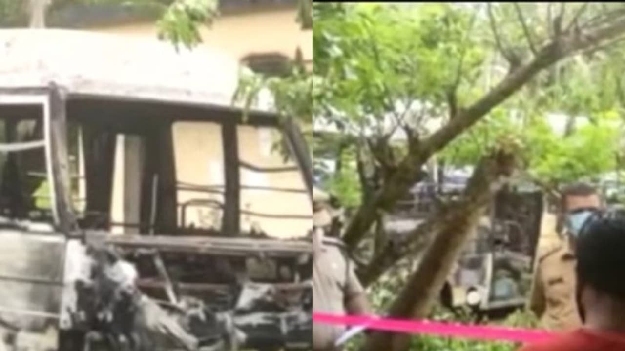 ആലപ്പുഴയിൽ ടെമ്പോ ട്രാവലർ വാൻ കത്തി ഡ്രൈവർ മരിച്ചു ആലപ്പുഴയിൽ ടെമ്പോ ട്രാവലർ വാൻ കത്തി ഡ്രൈവർ മരിച്ചു