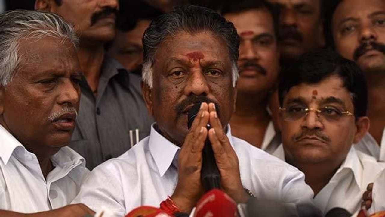 கடைக்குள் நுழைந்து பெண்ணிடம் அத்துமீறிய 8 திமுகவினர்.?? பொங்கி எழுந்த ஓபிஎஸ்.. முதல்வருக்கு கோரிக்கை.