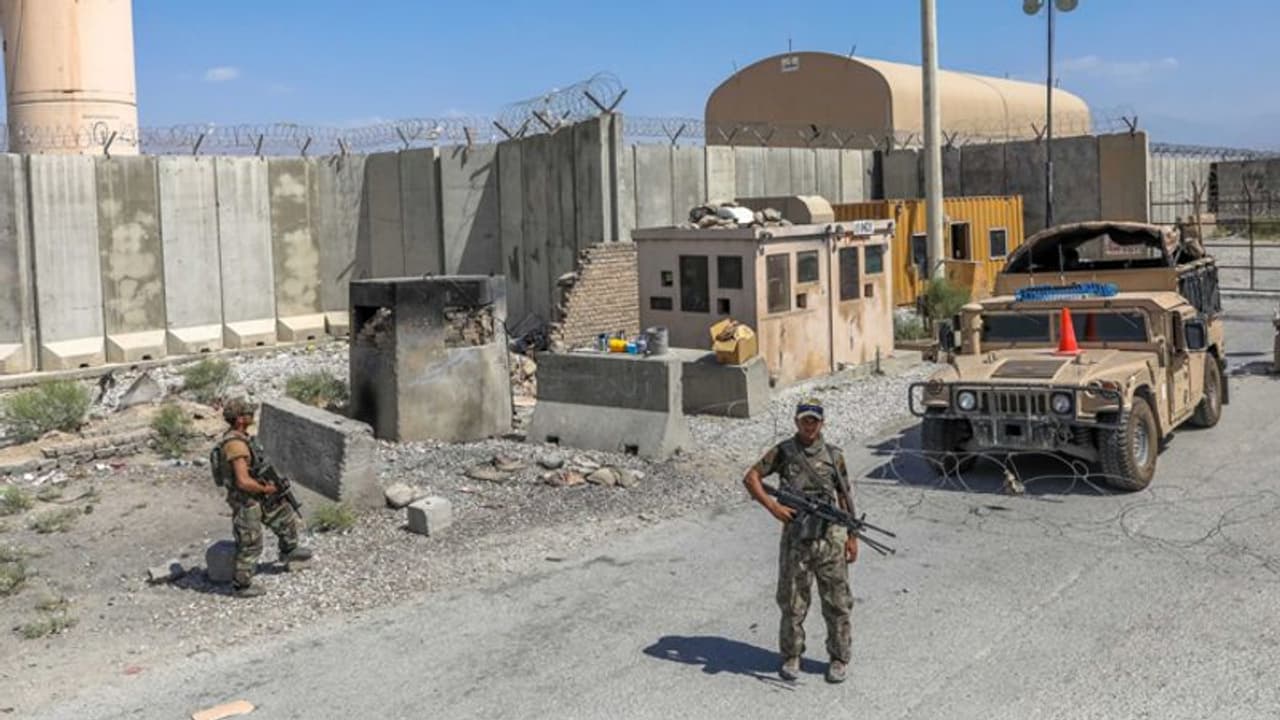 Kabul Airport Blast, Kabul Airport, Kabul Blast Story, Taliban in Kabul, IS in Kabul, Afghanistan, Taliban in Afghanistan, IS in Afghanistan, US Air Strike Kabul Airport Blast, Kabul Airport, Kabul Blast Story, Taliban in Kabul, IS in Kabul, Afghanistan, Taliban in Afghanistan, IS in Afghanistan, US Air Strike