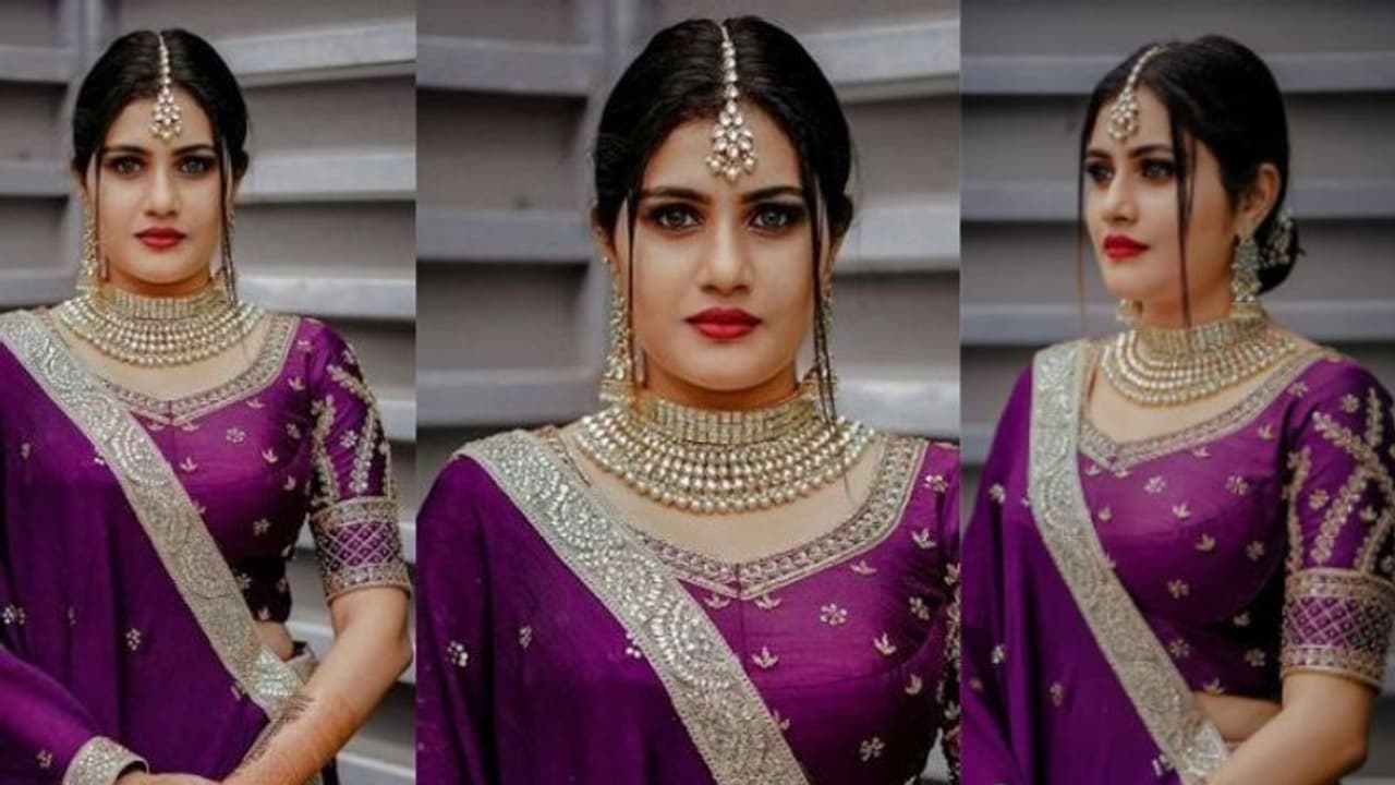 മെഹന്ദിക്ക് പർപ്പിൾ ലെഹങ്കയിൽ തിളങ്ങി എലീന; ചിത്രങ്ങള് മെഹന്ദിക്ക് പർപ്പിൾ ലെഹങ്കയിൽ തിളങ്ങി എലീന; ചിത്രങ്ങള്