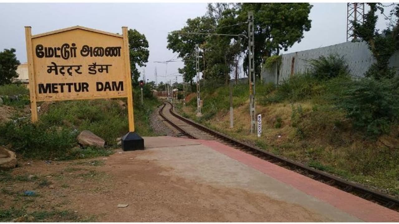 சேலத்தை இரண்டாகப் பிரிங்க... மேட்டூரை புதிய மாவட்டமாக அறிவியுங்கள்.. சட்டப்பேரவையில் பாமக திடீர் கோரிக்கை.! சேலத்தை இரண்டாகப் பிரிங்க... மேட்டூரை புதிய மாவட்டமாக அறிவியுங்கள்.. சட்டப்பேரவையில் பாமக திடீர் கோரிக்கை.!