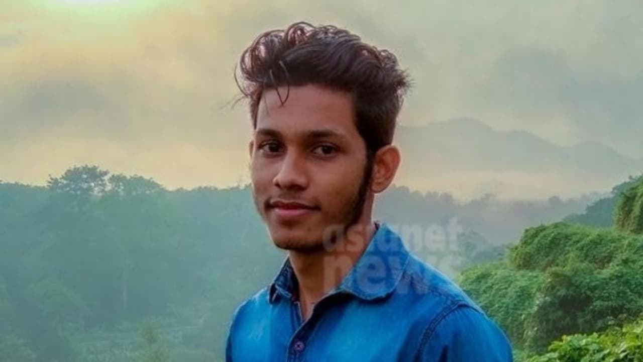 കൊവിഡ് ബാധിക്കുമെന്ന് പേടി: കൊല്ലത്ത് വിദ്യാർത്ഥി ആത്മഹത്യ ചെയ്തു കൊവിഡ് ബാധിക്കുമെന്ന് പേടി: കൊല്ലത്ത് വിദ്യാർത്ഥി ആത്മഹത്യ ചെയ്തു