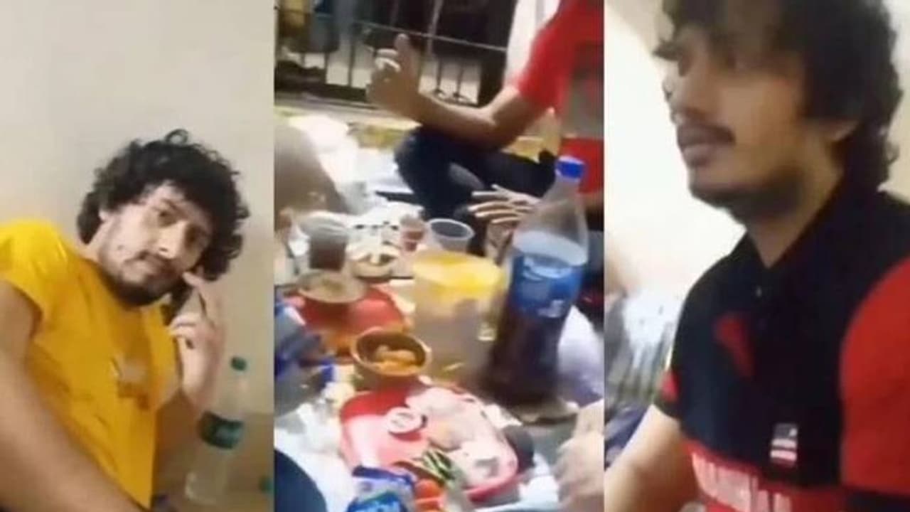 ദില്ലിയിൽ ലോക്കപ്പിലിരുന്ന് ​ഗുണ്ടകൾ മദ്യപിക്കുന്ന ചിത്രം സാമൂഹികമാധ്യമങ്ങളിലൂടെ പുറത്ത്, രോഷം