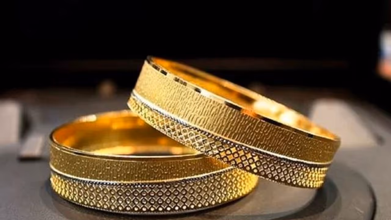 Gold price today : സ്വർണവിലയിൽ ചാഞ്ചാട്ടം; ഇന്നലെ കൂടിയത് ഇന്ന് കുറഞ്ഞു Gold price today : സ്വർണവിലയിൽ ചാഞ്ചാട്ടം; ഇന്നലെ കൂടിയത് ഇന്ന് കുറഞ്ഞു