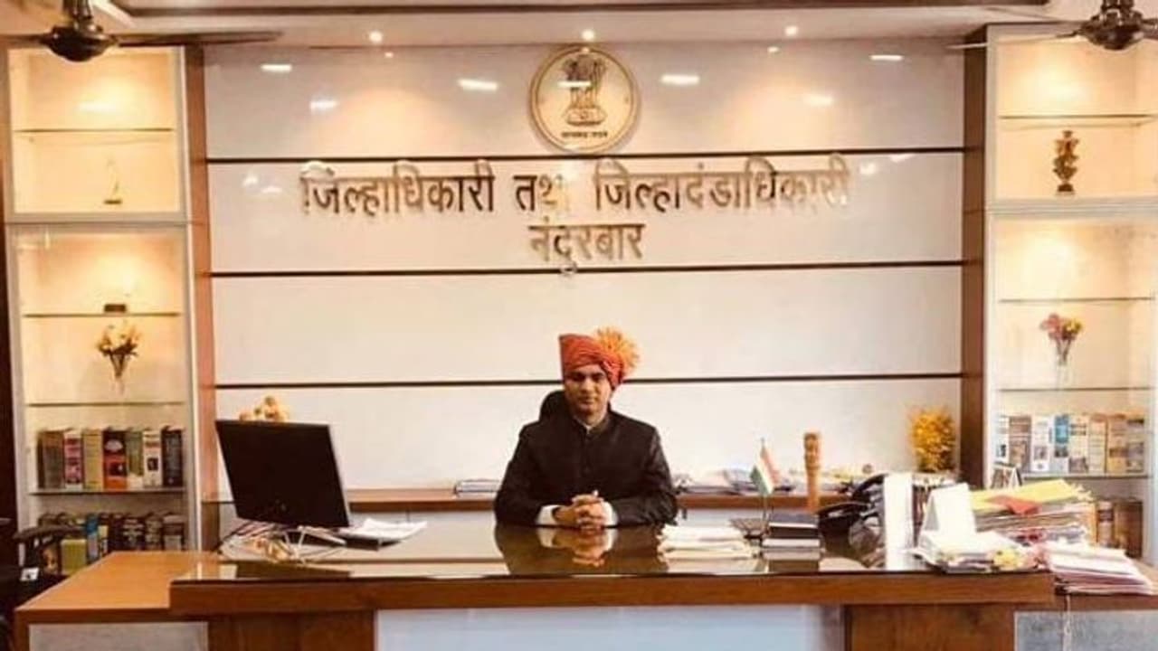 കരിമ്പിന്റെ ഇല മേഞ്ഞ കുടിലിൽ നിന്നും ജില്ലാ കളക്ടറിലേക്ക്, ഈ ജീവിതം നമുക്കൊരു പാഠമാണ്... കരിമ്പിന്റെ ഇല മേഞ്ഞ കുടിലിൽ നിന്നും ജില്ലാ കളക്ടറിലേക്ക്, ഈ ജീവിതം നമുക്കൊരു പാഠമാണ്...