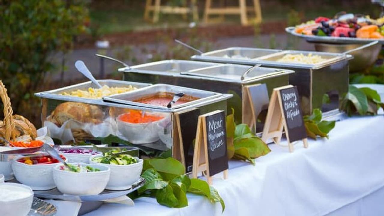 വിവാഹത്തിന് ക്ഷണിച്ചിട്ട് വരാത്തവര്‍ക്ക് വീട്ടുകാരുടെ വക നോട്ടീസ്!