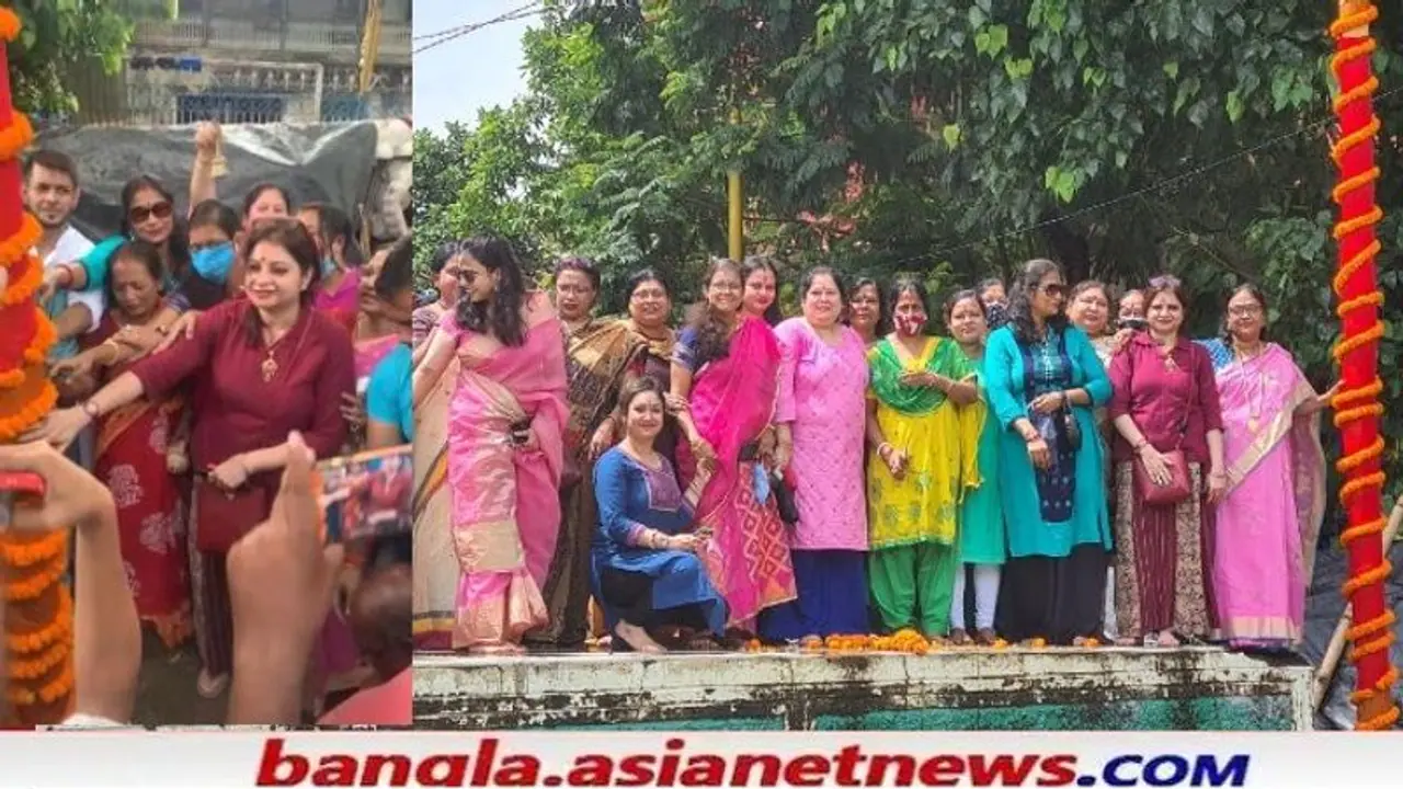 Durga Puja 2021: আজ খুঁটিপুজো দিয়ে দুর্গোৎসবের শুভারম্ভের পথে সন্তোষ মিত্র স্কোয়ার Durga Puja 2021: আজ খুঁটিপুজো দিয়ে দুর্গোৎসবের শুভারম্ভের পথে সন্তোষ মিত্র স্কোয়ার