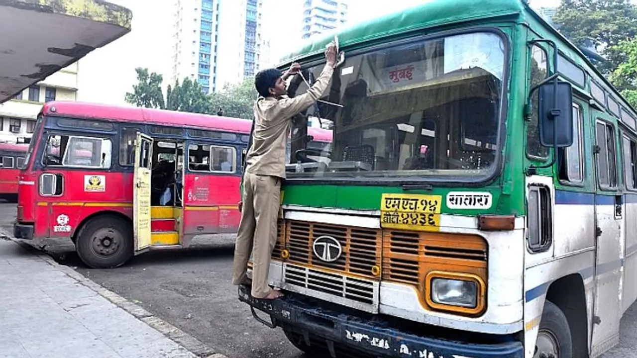 MSRTC protest Day 34: Over 73,000 staff still on strike, only 1086 buses out of fleet of 16,000 on Maha roads