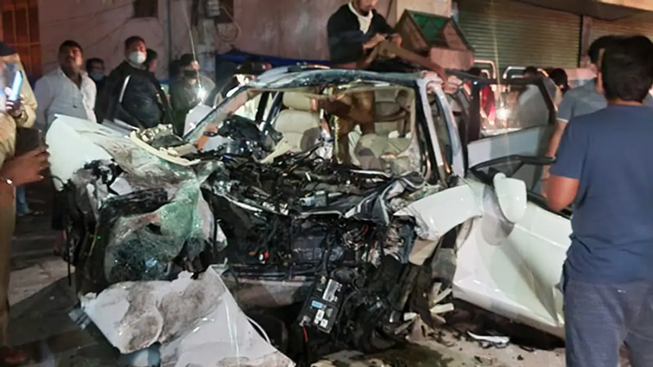 Major car accident in Bengaluru: 7 dead, over speeding suspected; DMK MLA son among dead Major car accident in Bengaluru: 7 dead, over speeding suspected; DMK MLA son among dead