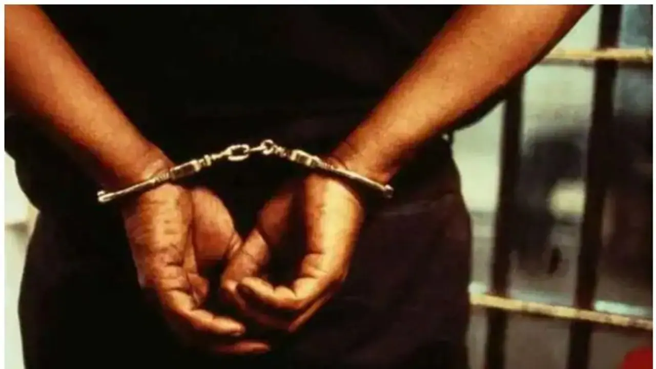 തമിഴ്നാട് സ്വദേശിയെ കത്തി കാട്ടി ഭീഷണിപ്പെടുത്തി മൊബൈൽ ഫോൺ തട്ടിയെടുത്ത കേസിൽ രണ്ട് പേർ അറസ്റ്റിൽ തമിഴ്നാട് സ്വദേശിയെ കത്തി കാട്ടി ഭീഷണിപ്പെടുത്തി മൊബൈൽ ഫോൺ തട്ടിയെടുത്ത കേസിൽ രണ്ട് പേർ അറസ്റ്റിൽ