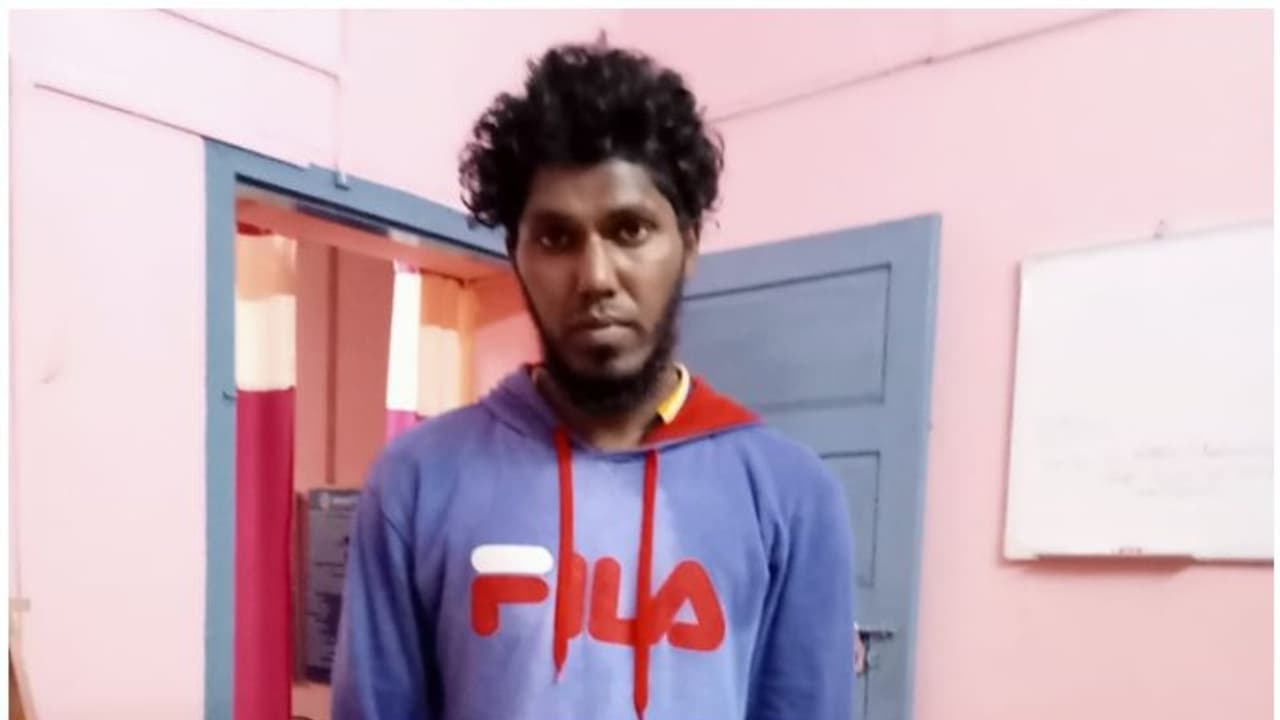 വിവാഹ വാഗ്ദാനം നല്കി പ്രായപൂര്ത്തിയാകാത്ത കുട്ടിയെ പീഡിപ്പിച്ചു; ഓട്ടോ ഡ്രൈവര് അറസ്റ്റില് വിവാഹ വാഗ്ദാനം നല്കി പ്രായപൂര്ത്തിയാകാത്ത കുട്ടിയെ പീഡിപ്പിച്ചു; ഓട്ടോ ഡ്രൈവര് അറസ്റ്റില്