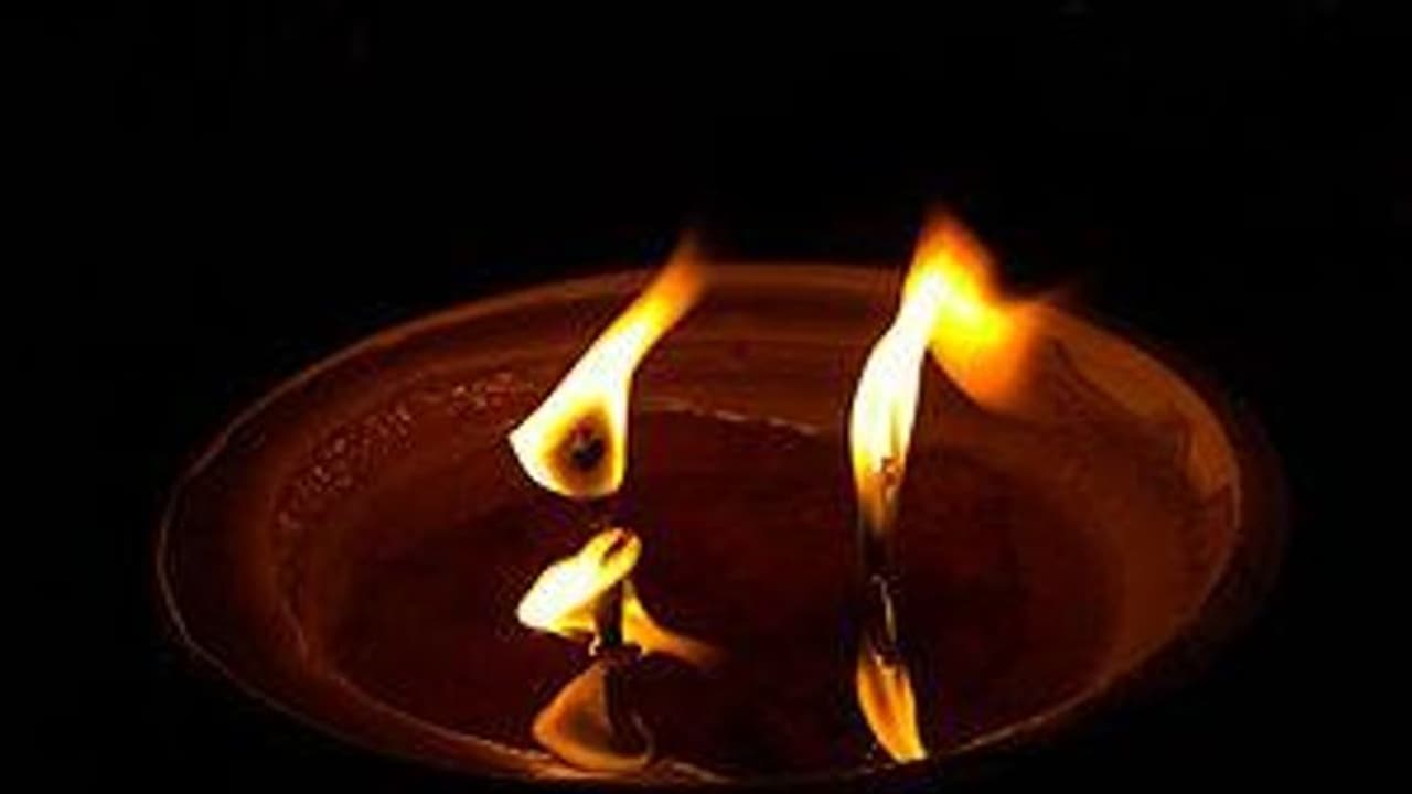 ஊருக்கு வெளியில் உள்ள கோயிலில் தனியாக தங்கி பூசை செய்துவந்த பெண் பூசாரி துர்மரணம்..? அடுத்தடுத்த 4 கொலைகள். ஊருக்கு வெளியில் உள்ள கோயிலில் தனியாக தங்கி பூசை செய்துவந்த பெண் பூசாரி துர்மரணம்..? அடுத்தடுத்த 4 கொலைகள்.