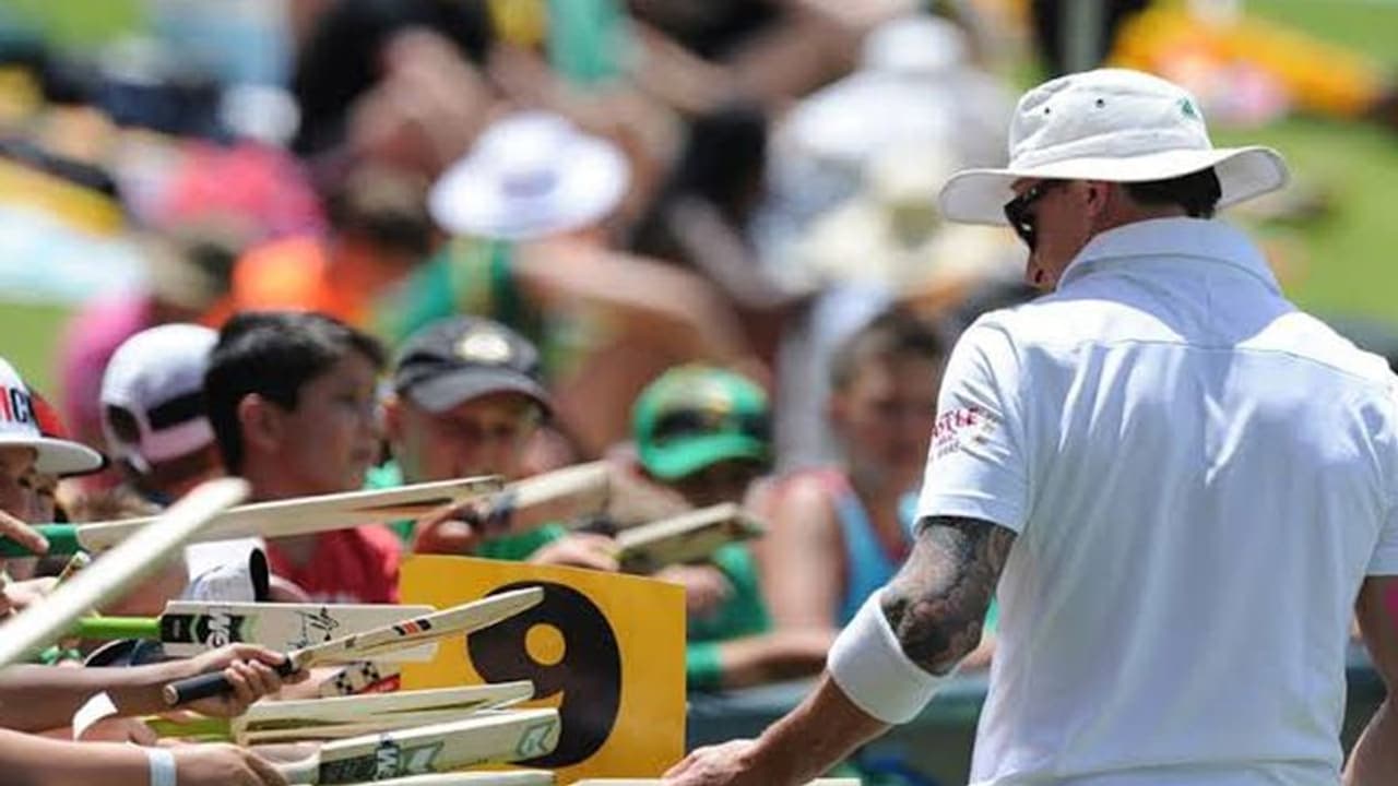 इस दिग्गज गेंदबाज ने की क्रिकेट से रिटायरमेंट की घोषणा, टेस्ट क्रिकेट में 26 बार लिए थे 5 विकेट