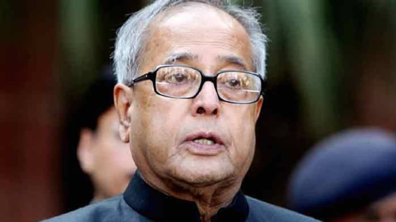 রাষ্ট্রপতির বাড়িভর্তি বাঁদর! বাঁদরদের না তাড়িয়ে ছেলেমেয়েদের অদ্ভুত শিক্ষা দিয়েছিলেন প্রণব মুখোপাধ্যায়