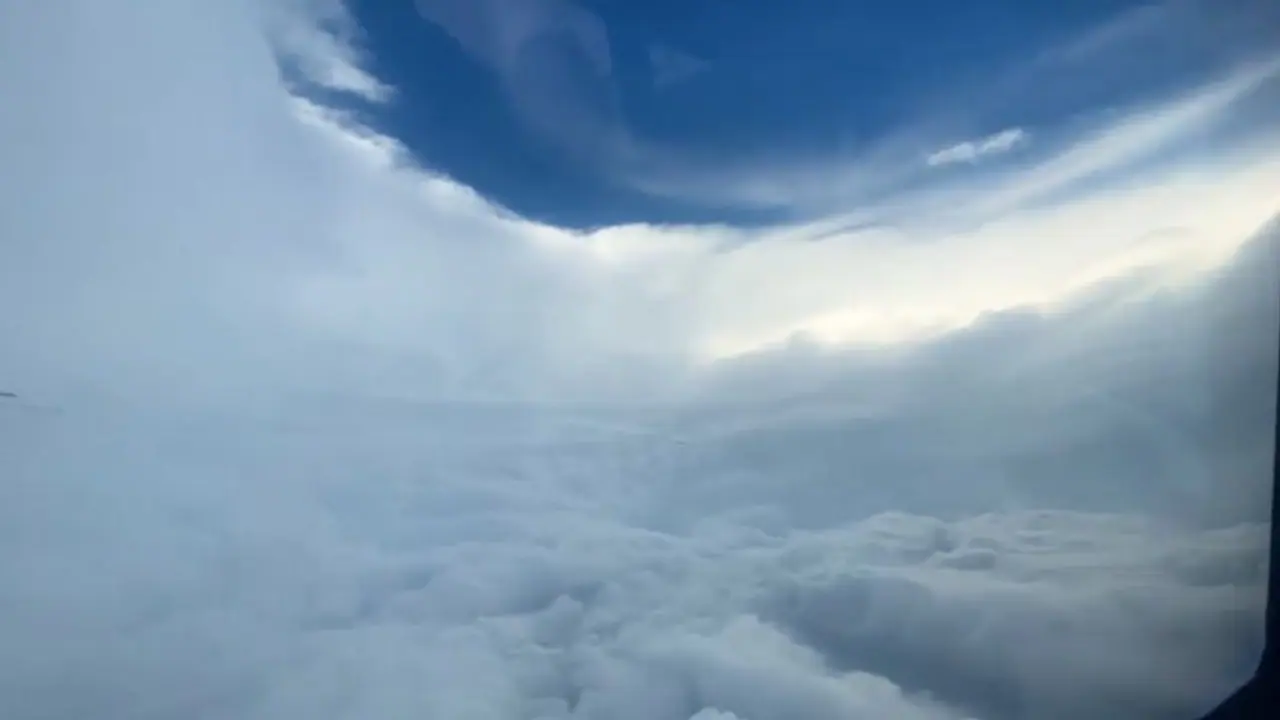 Pilots fly into the eye of Hurricane Ida; watch horrifying video
