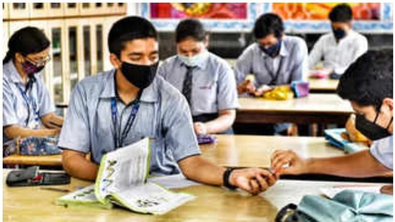 Public Exam: 10ம் வகுப்புகளுக்கு தேர்வு அட்டவணை வெளியானது..! Public Exam: 10ம் வகுப்புகளுக்கு தேர்வு அட்டவணை வெளியானது..!