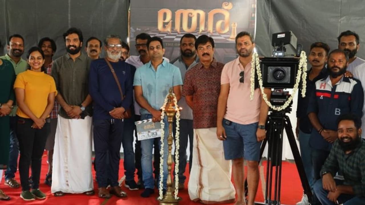 അമിത്‌ ചക്കാലയ്ക്കലിന്‍റെ 'തേര്'ആരംഭിച്ചു; തിരി തെളിയിച്ച്‌ വിജയരാഘവൻ