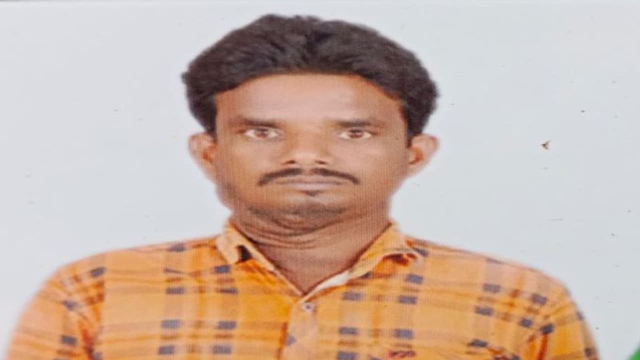 కరోనా వ్యాక్సిన్ వికటించి... కృష్ణా జిల్లాలో వ్యక్తి మృతి కరోనా వ్యాక్సిన్ వికటించి... కృష్ణా జిల్లాలో వ్యక్తి మృతి