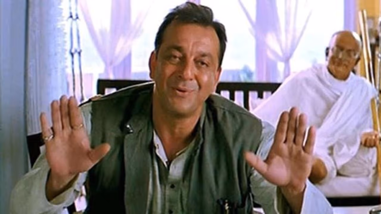Sanjay Dutt's Munna Bhai completes 15 years: remember the magical, famous 'jadu ki jhappi'