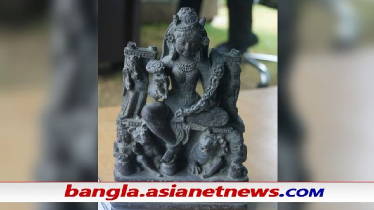 ঝিলাম নদীর বুকে শুয়ে ছিলেন দেবী দুর্গা, কাশ্মীরে মিলল ১২০০ বছরের পুরোনো সিংহবাহিনী মূর্তি ঝিলাম নদীর বুকে শুয়ে ছিলেন দেবী দুর্গা, কাশ্মীরে মিলল ১২০০ বছরের পুরোনো সিংহবাহিনী মূর্তি