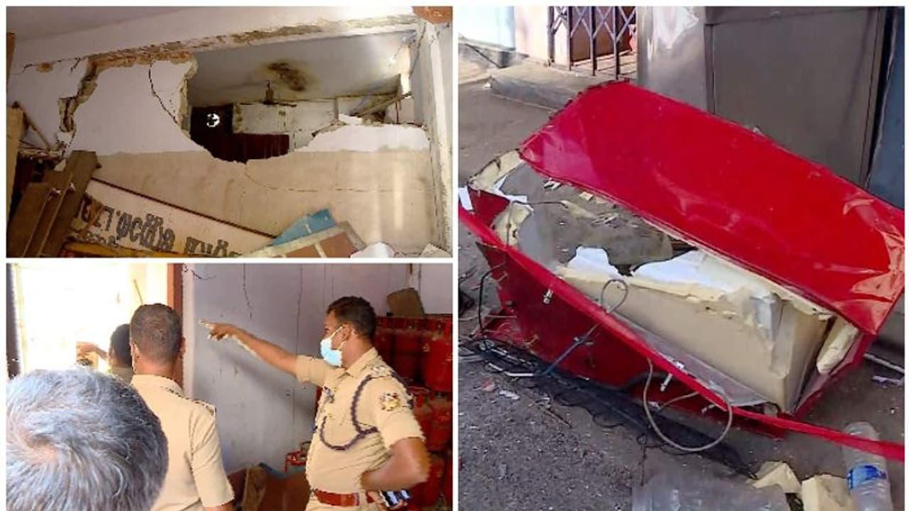 ഇരിങ്ങാലക്കുടയിലെ ചായക്കടയിലുണ്ടായ സ്ഫോടനം; ഗ്യാസ് സിലിണ്ടറിൽ നിന്നുള്ള ചോർച്ച മൂലമെന്ന് കണ്ടെത്തൽ ഇരിങ്ങാലക്കുടയിലെ ചായക്കടയിലുണ്ടായ സ്ഫോടനം; ഗ്യാസ് സിലിണ്ടറിൽ നിന്നുള്ള ചോർച്ച മൂലമെന്ന് കണ്ടെത്തൽ