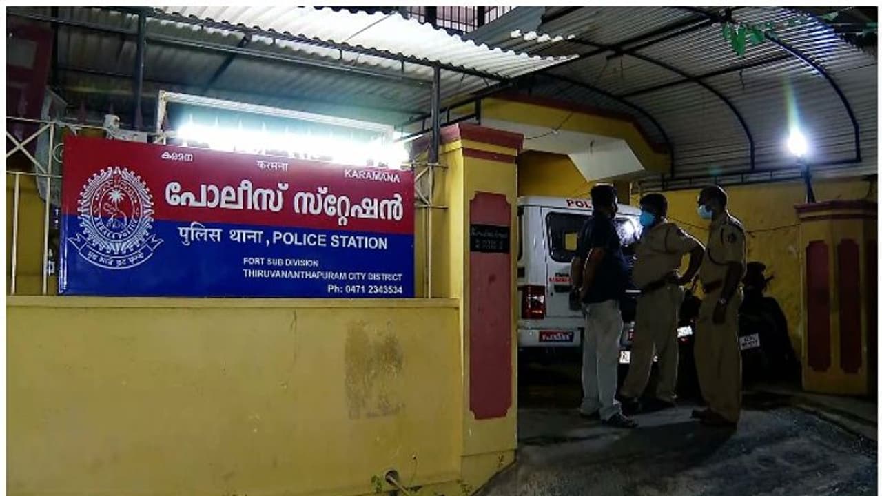 വ്യാജ തോക്ക് ലൈസന്സ്; അഞ്ച് കശ്മീരികള് തിരുവനന്തപുരത്ത് അറസ്റ്റില്, കേരളത്തിലെത്തിയത് ആറ് മാസം മുമ്പ് വ്യാജ തോക്ക് ലൈസന്സ്; അഞ്ച് കശ്മീരികള് തിരുവനന്തപുരത്ത് അറസ്റ്റില്, കേരളത്തിലെത്തിയത് ആറ് മാസം മുമ്പ്