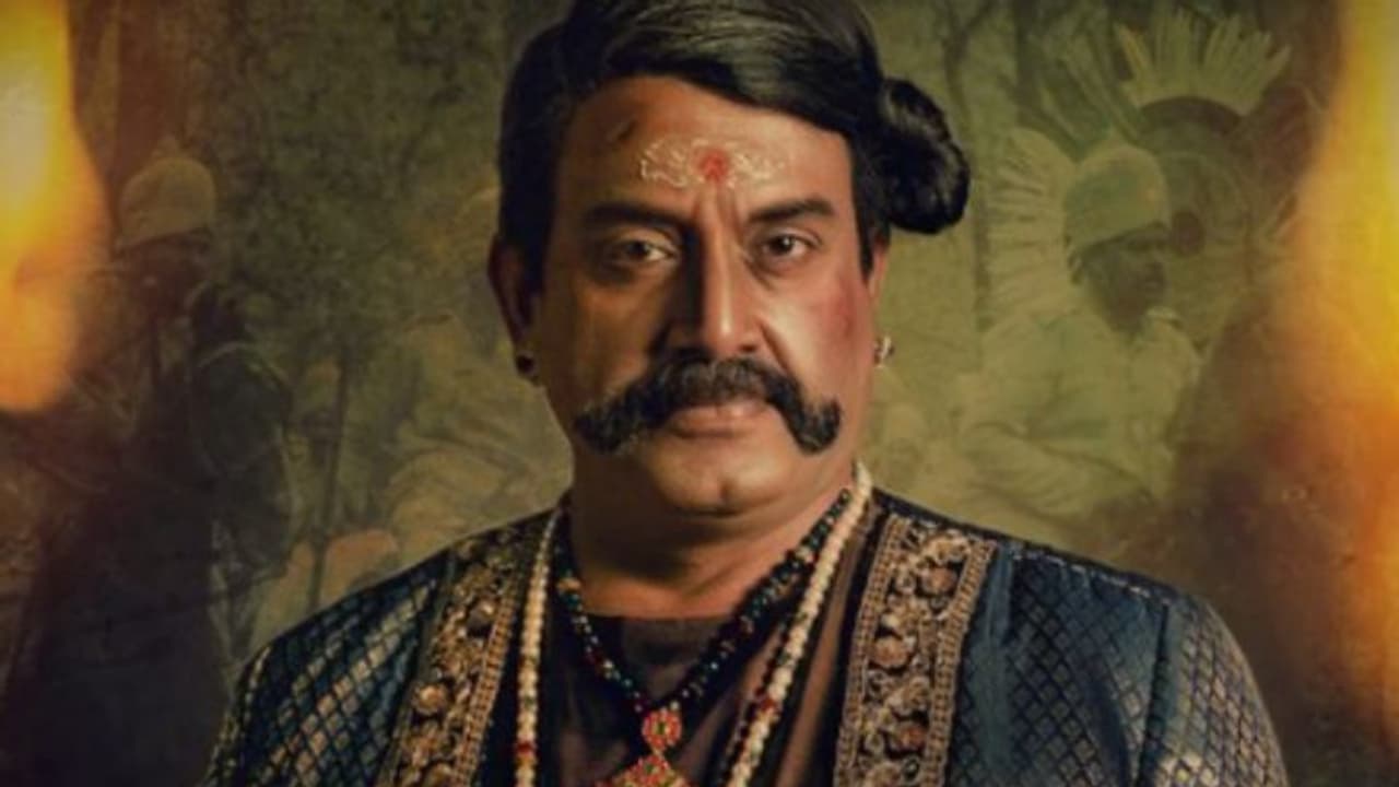 കൗശലക്കാരൻ പരമേശ്വര കൈമളിന്റെ വേഷത്തില് സുരേഷ് കൃഷ്ണ, പത്തൊൻപതാം നൂറ്റാണ്ട് പോസ്റ്റര് പുറത്ത് കൗശലക്കാരൻ പരമേശ്വര കൈമളിന്റെ വേഷത്തില് സുരേഷ് കൃഷ്ണ, പത്തൊൻപതാം നൂറ്റാണ്ട് പോസ്റ്റര് പുറത്ത്