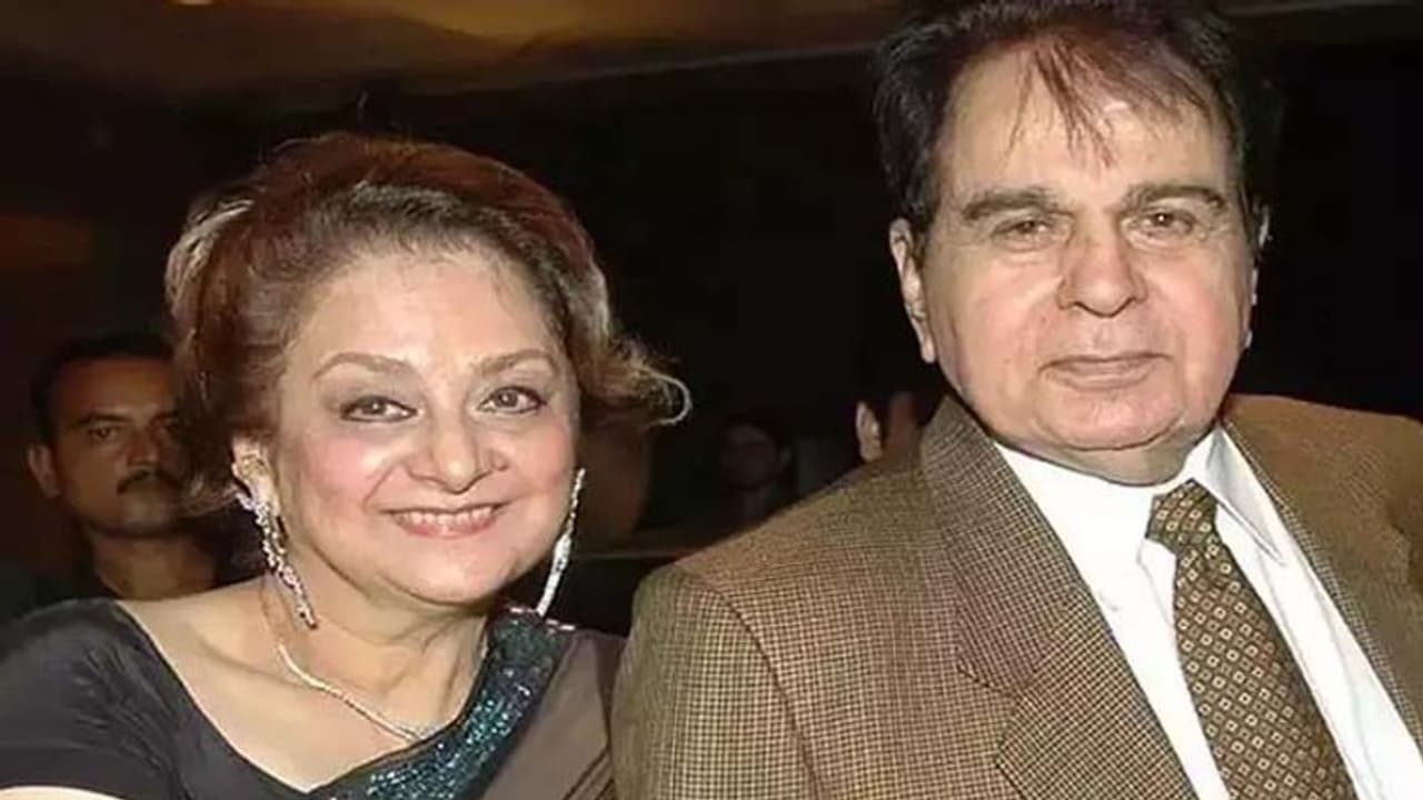 Health Update: आखिर क्यों दिलीप कुमार की पत्नी Saira Banu की फैमिली इस फैसले को लेने में कर रही देरी Health Update: आखिर क्यों दिलीप कुमार की पत्नी Saira Banu की फैमिली इस फैसले को लेने में कर रही देरी