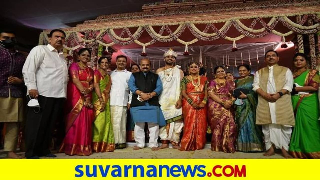 ಇಂದು ಕೇಂದ್ರ ಸಚಿವ ಜೋಶಿ ಪುತ್ರಿ ರಿಸೆಪ್ಷನ್: ಹುಬ್ಬಳ್ಳಿಗೆ ಗಣ್ಯರ ದಂಡು ಇಂದು ಕೇಂದ್ರ ಸಚಿವ ಜೋಶಿ ಪುತ್ರಿ ರಿಸೆಪ್ಷನ್: ಹುಬ್ಬಳ್ಳಿಗೆ ಗಣ್ಯರ ದಂಡು