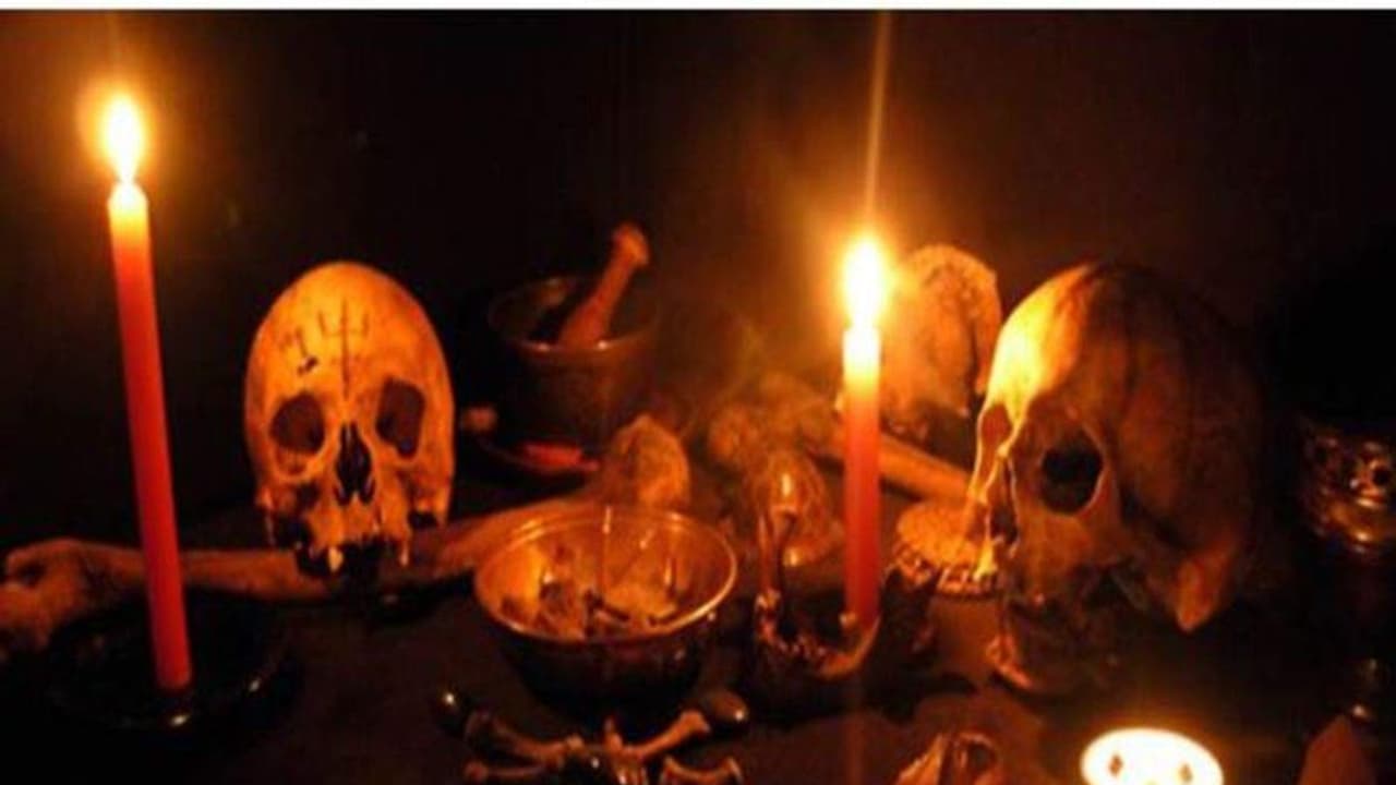 நடு காட்டில், சாமியார் முன் நிர்வாணமாக நின்ற இளம் பெண்.. ஆண் குழந்தை வேண்டி விடிவிடிய நடந்த பயங்கரம். நடு காட்டில், சாமியார் முன் நிர்வாணமாக நின்ற இளம் பெண்.. ஆண் குழந்தை வேண்டி விடிவிடிய நடந்த பயங்கரம்.