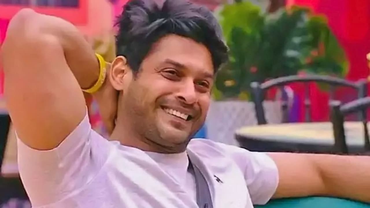 Sidharth Shukla Passes Away: बिग बॉस विनर सिद्धार्थ शुक्ला का हार्ट अटैक से निधन, 40 की उम्र में ली अंतिम सांस Sidharth Shukla Passes Away: बिग बॉस विनर सिद्धार्थ शुक्ला का हार्ट अटैक से निधन, 40 की उम्र में ली अंतिम सांस