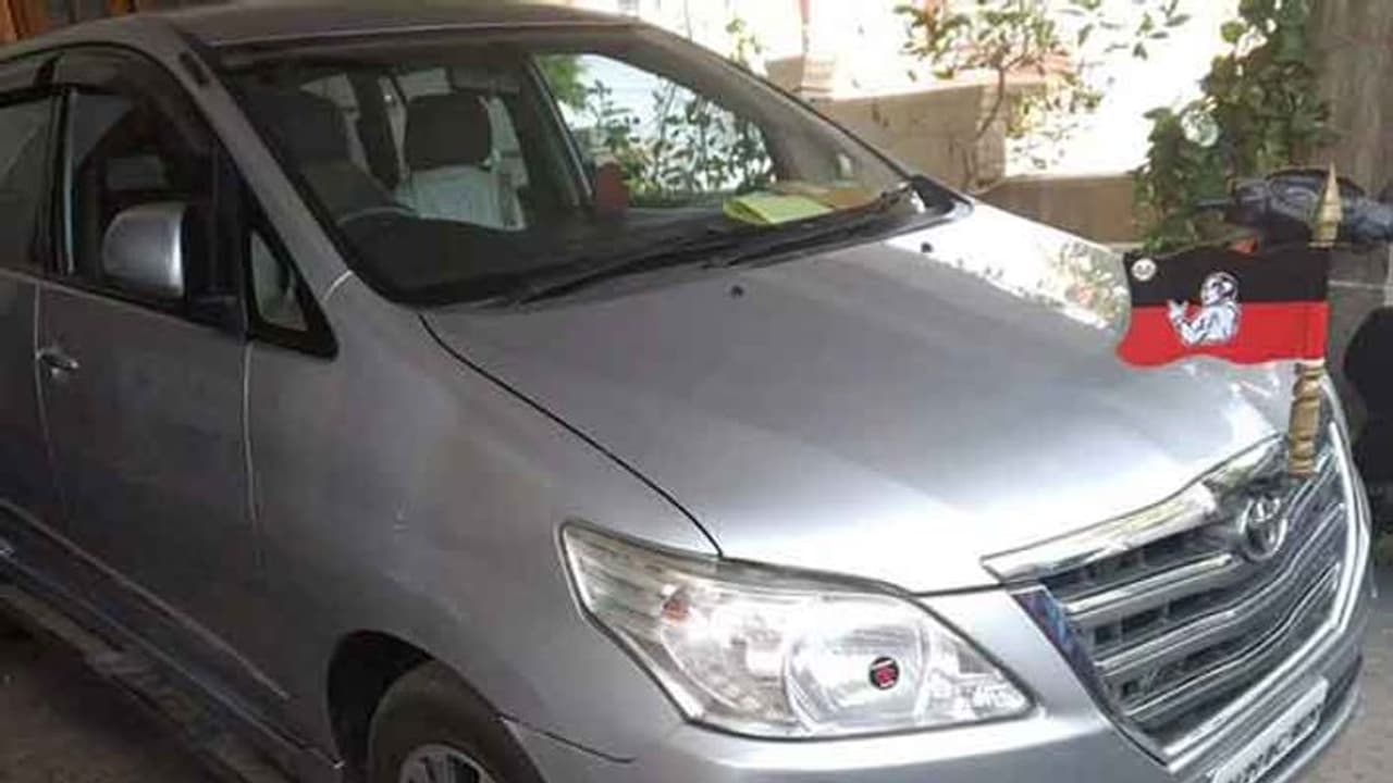 பக்கவாக ஸ்கெட்ச் போட்டு முன்னாள் அதிமுக எம்எல்ஏவின் காரை ஆட்டையைபோட்ட கும்பல்.. சிசிடிவி காட்சிகள் ஆய்வு.! பக்கவாக ஸ்கெட்ச் போட்டு முன்னாள் அதிமுக எம்எல்ஏவின் காரை ஆட்டையைபோட்ட கும்பல்.. சிசிடிவி காட்சிகள் ஆய்வு.!