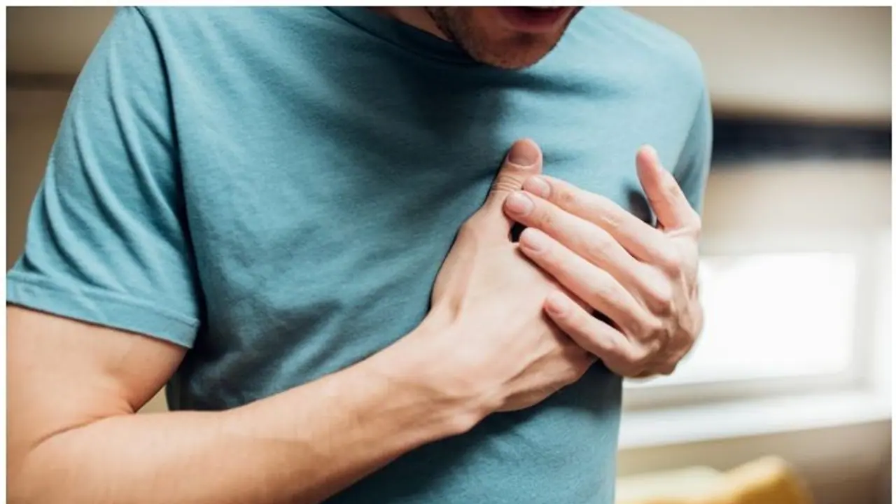 Heart Attack : ഹൃദയാഘാതം വന്ന രോഗിയെ രക്ഷിക്കാനുള്ള ശ്രമത്തിനിടയില് ഡോക്ടര്ക്ക് ഹാര്ട്ട് അറ്റാക്ക് Heart Attack : ഹൃദയാഘാതം വന്ന രോഗിയെ രക്ഷിക്കാനുള്ള ശ്രമത്തിനിടയില് ഡോക്ടര്ക്ക് ഹാര്ട്ട് അറ്റാക്ക്