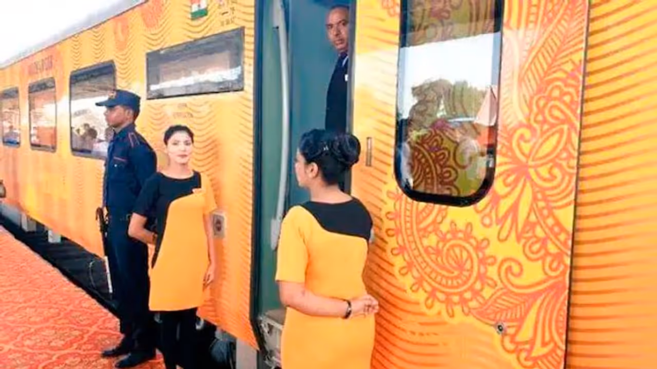 बदलते भारत की Smart Train, जब तक गेट बंद नहीं होगा, चलेगी नहीं; ऊपरी बर्थ पर चढ़ना हुआ सरल