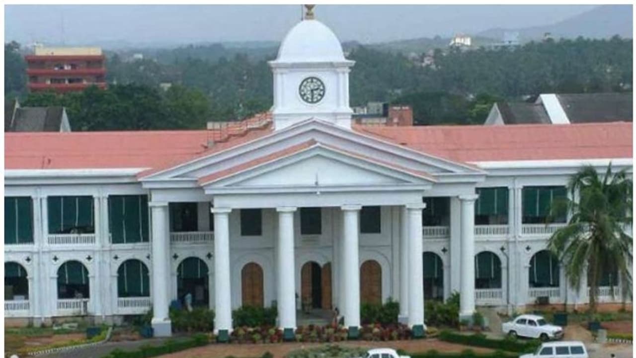 സംസ്ഥാനത്തിന് വായ്പ തുക നിശ്ചയിച്ച് നൽകാതെ കേന്ദ്രം; ക്ഷേമ പെൻഷനും പെൻഷൻ കുടിശിക വിതരണവും പ്രതിസന്ധിയിൽ 